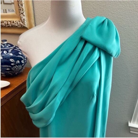NWT  Tadashi Shoji gown - Picture 5 of 10
